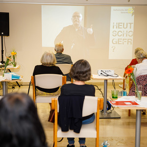 SONNTAGSBLATT, Gerd Neuhold